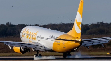 Flybondi se derrumba: embargos millonarios, salarios impagos y vuelos cancelados