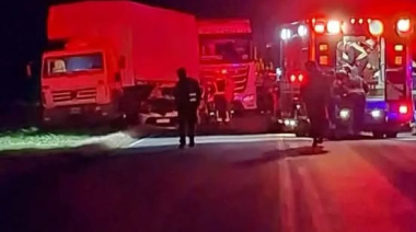 Trágico siniestro vial en ruta 188: Un fallecido y ocho heridos al chocar dos autos y un camión
