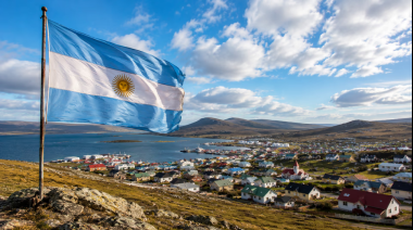 Después de 44 años, la bandera argentina volvió a flamear en las Islas Malvinas
