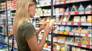 El consumo masivo no repunta: cayó por séptimo mes consecutivo y sacude el bolsillo