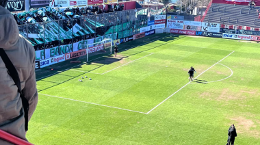 Llegó el día y hubo fiesta: El público visitante volvió a la Primera B después de 11 años