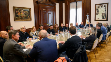 18 intendentes firmaron convenios para compra de maquinaria con Provincia Leasing