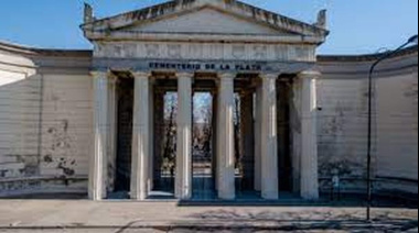 Quedaron encerradas en el cementerio de noche y tuvieron que tomar una decisión insólita