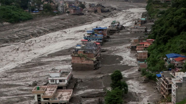 Una súbita inundación arrasó una región de Nepal: Al menos 160 muertos y 700 desaparecidos