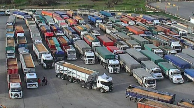 Más de 400 camiones parados en el puerto de Bahía Blanca por una medida de fuerza