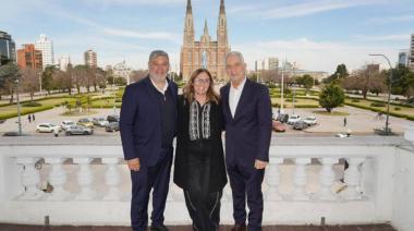 Arata y Burgos cruzaron ideas con Alak sobre gestión y políticas para los municipios