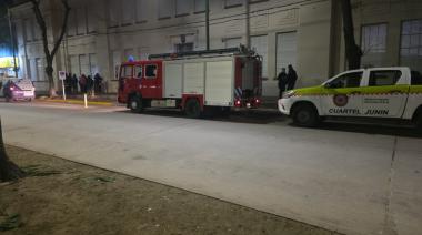 Pánico escolar: un fuerte escape de gas obligó a evacuar la Escuela 18 de urgencia