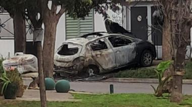¿Qué hay detrás del incendio de un auto en el barrio San Cayetano?