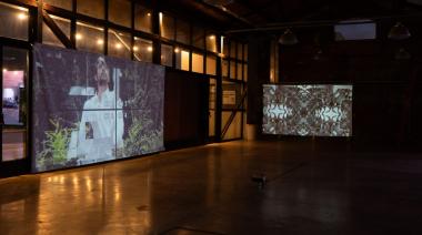 Éxito rotundo en la apertura de la muestra central de Bienal Posverso en la UNNOBA