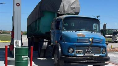 Robaron un camión con 30 toneladas de trigo que estaba estacionado con las llaves puestas