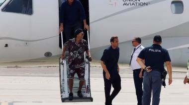 Ronaldinho llegó a Italia para firmar contrato y volver al fútbol profesional