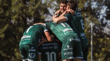 Sarmiento le quitó el invicto al Lobo en La Plata y comparte la punta junto a River