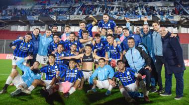 Atlético Tucumán goleó a Independiente y dejó a Quinteros en la cuerda floja