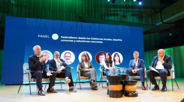 Julio Alak reclamó un nuevo pacto fiscal ante 300 intendentes de todo el país