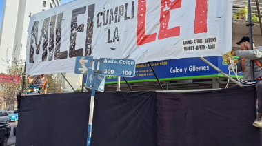 Milei pasó por Bahía Blanca y la ciudad lo esperó con una marcha de repudio