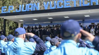 Kicillof tomó juramento a 2075 cadetes de la Policía y cruzó al Gobierno Nacional