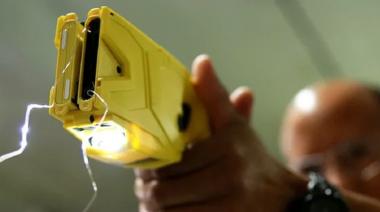 Pistolas Taser: el massismo logró el dictamen para aprobar su uso en la Policía bonaerense
