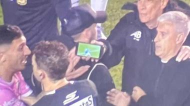 Un penal que no fue, Nicolás Lamolina y el insólito 'celu-Var' en All Boys-Godoy Cruz