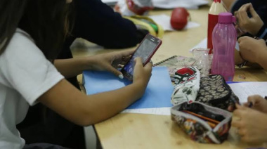 AIEPA reclama autonomía y respaldo legal para regular las pantallas en las aulas