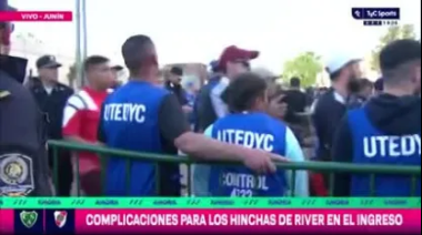 Descontrol y avalancha en el ingreso de los hinchas de River al Eva Perón