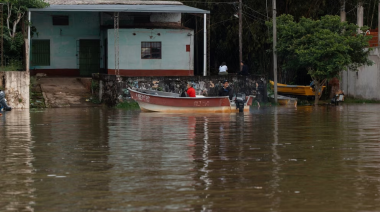 El río Paraná ingresó a la ciudad de Corrientes y crecen los evacuados