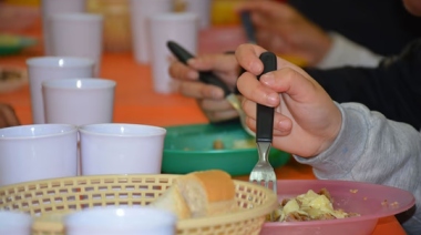 Comedores y merenderos al límite: la demanda alimentaria en los barrios es cada vez mayor