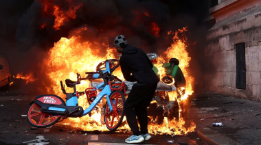 Siguen las violentas protestas en Francia: rige toque de queda en París y otras ciudades