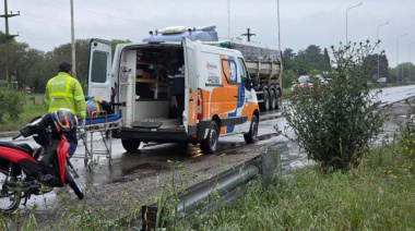 Jueves negro bajo el agua: dos violentos accidentes de moto en medio del diluvio en Junín