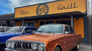 El bodegón temático de Junín ideal para amantes del automovilismo y platos abundantes