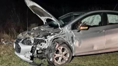 Se desprendió la rueda de un camión, impactó contra un auto y no hubo heridos