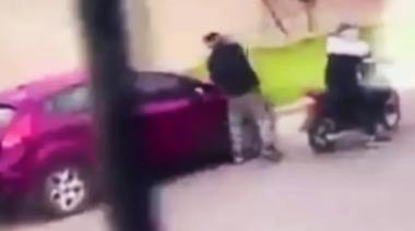 "Quemacoches" en Junín: incendiaron un auto en el barrio San Francisco