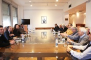 La CGT negocia con el gobierno ayuda alimentaria y bono de $5000