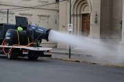 “No sirve desinfectar las calles, es un gasto inútil”