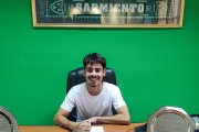 Gabriel Díaz Núñez firmó su contrato profesional con Sarmiento