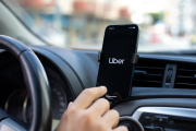 Se tiró del UBER porque el chofer no respetaba el recorrido de su GPS