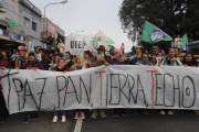 Con fuertes críticas al Gobierno, gremios y movimientos sociales marcharon a Plaza de Mayo