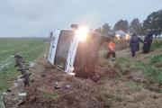 En medio del mal tiempo, dos ambulancias volcaron en ruta 5