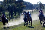 Batalla campal tras una carrera de caballos: un muerto y varios heridos