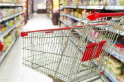 Por primera vez en el año, el consumo en hogares registró una baja interanual en agosto de 0,5%
