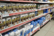 Las alimenticias suben precios y ven devaluación