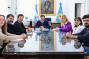 Cumbre en la Gobernación y tensión legislativa por un endeudamiento trabado