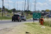 Tras la intimación de un municipio, Corredores Viales apareció a cortar el pasto