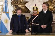 Javier Milei le tomó juramento a Manuel Adorni