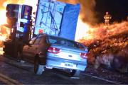 Accidente fatal en Ruta 7: Dos muertos y vehículos incendiados