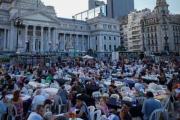 “Ninguna Familia sin Navidad“: organizaciones sociales prepararon cenas masivas en plazas del país