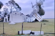 Fuerte temporal causó destrozos en Chivilcoy y Cañuelas