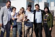 Kicillof entregó 38 viviendas a familias de Lincoln