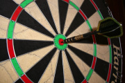 Por qué los nuevos estándares de iluminación en dardos elevaron el nivel medio y estabilizaron los promedios por encima de los 100 puntos