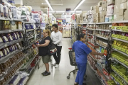 Nueva caída de las ventas en supermercados, mayoristas y centros de compras