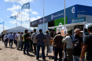 Impulsan una ley para limitar a 30 minutos la espera en bancos y empresas públicas